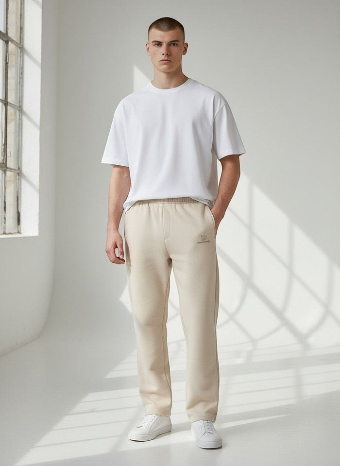 BeachBodyz® Original Hauszeichen beige cotton-blend jogging pants with subtle logo detail and elastic waistband.