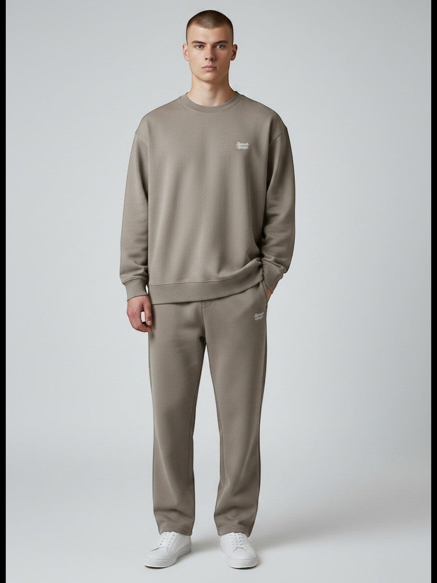 BeachBodyz® beige cotton blend jogginghose with elastic waistband and subtle logo embroidery. Comfortable streetwear style.