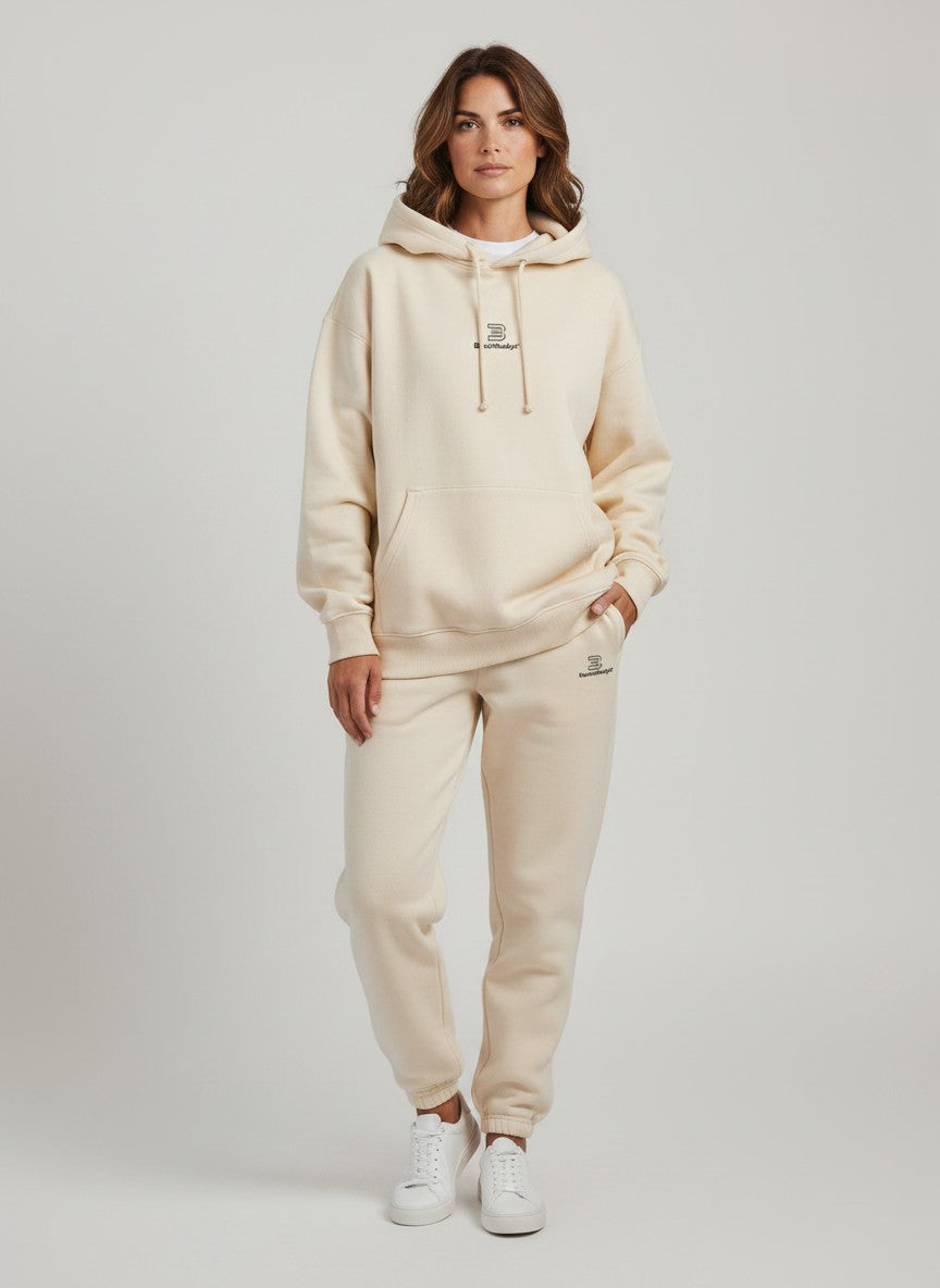 BeachBodyz® beige fluffy oversized jogginghose with elastic waistband and cuffs, featuring a small logo.