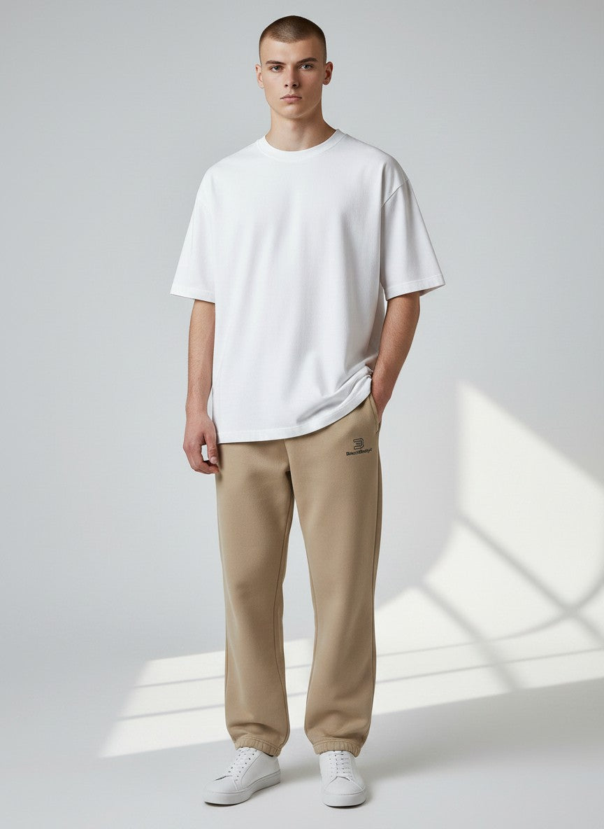 BeachBodyz® beige oversized fluffy jogginghose with elastic waistband and cuffs, and subtle logo detail.
