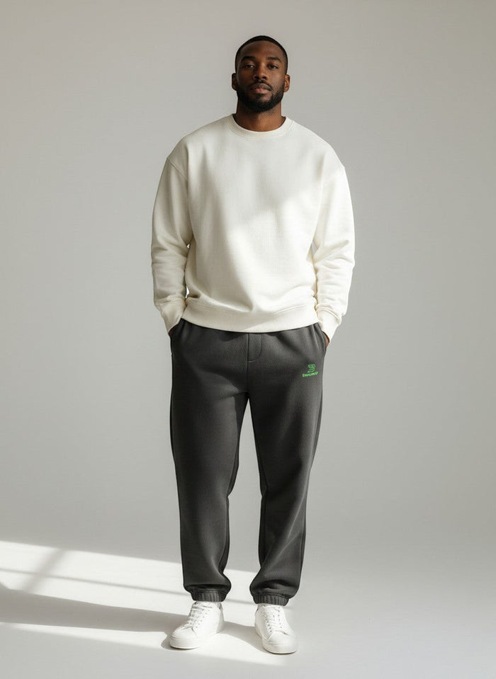 BeachBodyz® black fluffy oversized jogginghose with green logo, elastic waistband and cuffs, side pockets.