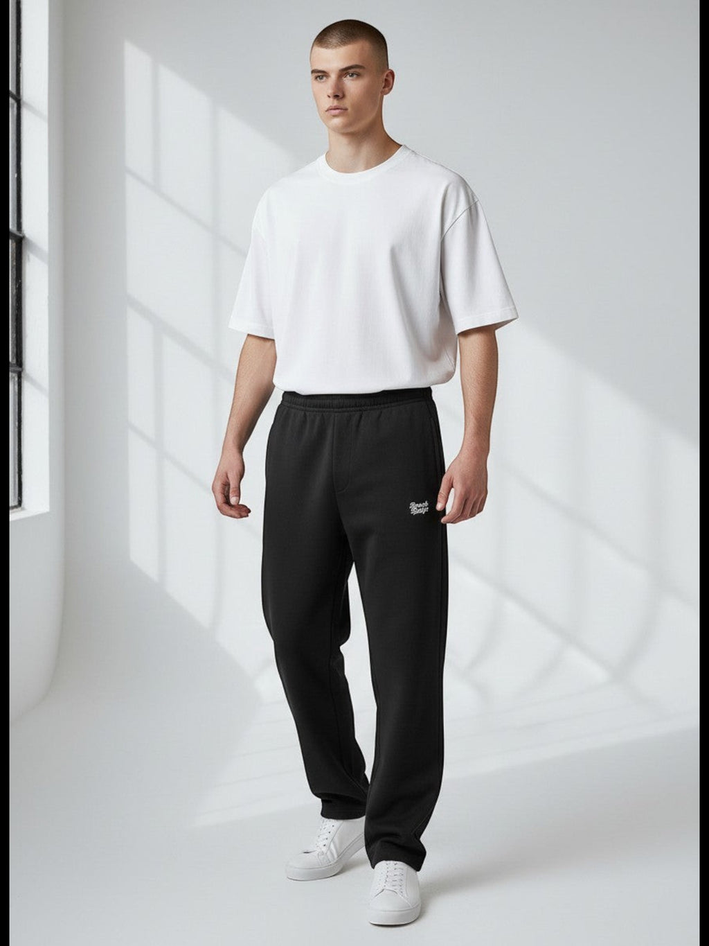 BeachBodyz black oversized fluffy jogginghose with elastic waistband and cuffs, featuring a small embroidered logo.