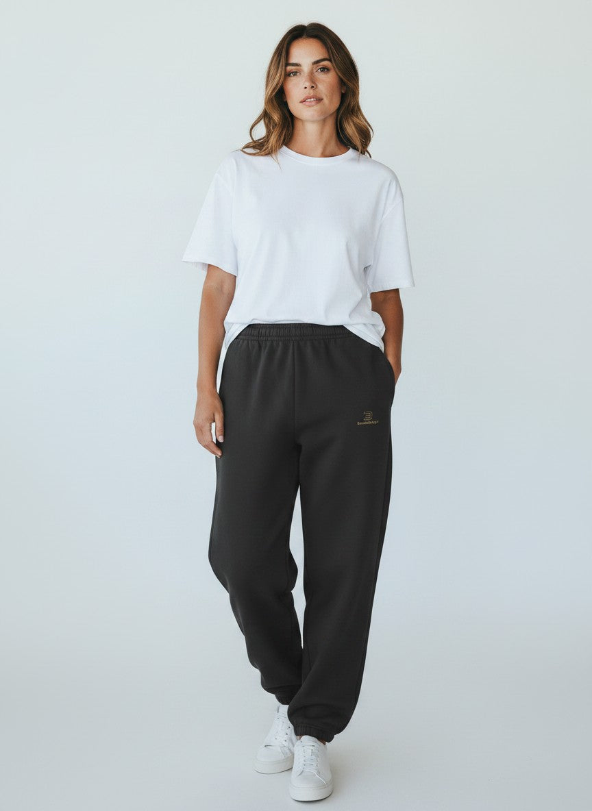 BeachBodyz® black oversized fluffy jogginghose with elastic waistband and drawstring, made from soft cotton blend.