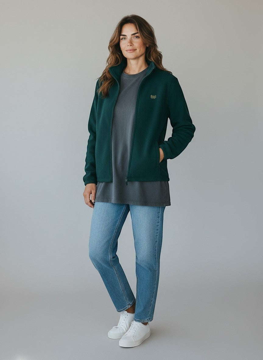 BeachBodyz® dark green fleece jacket for men and women with zip and embroidered logo. Soft, warm, and breathable streetwear.