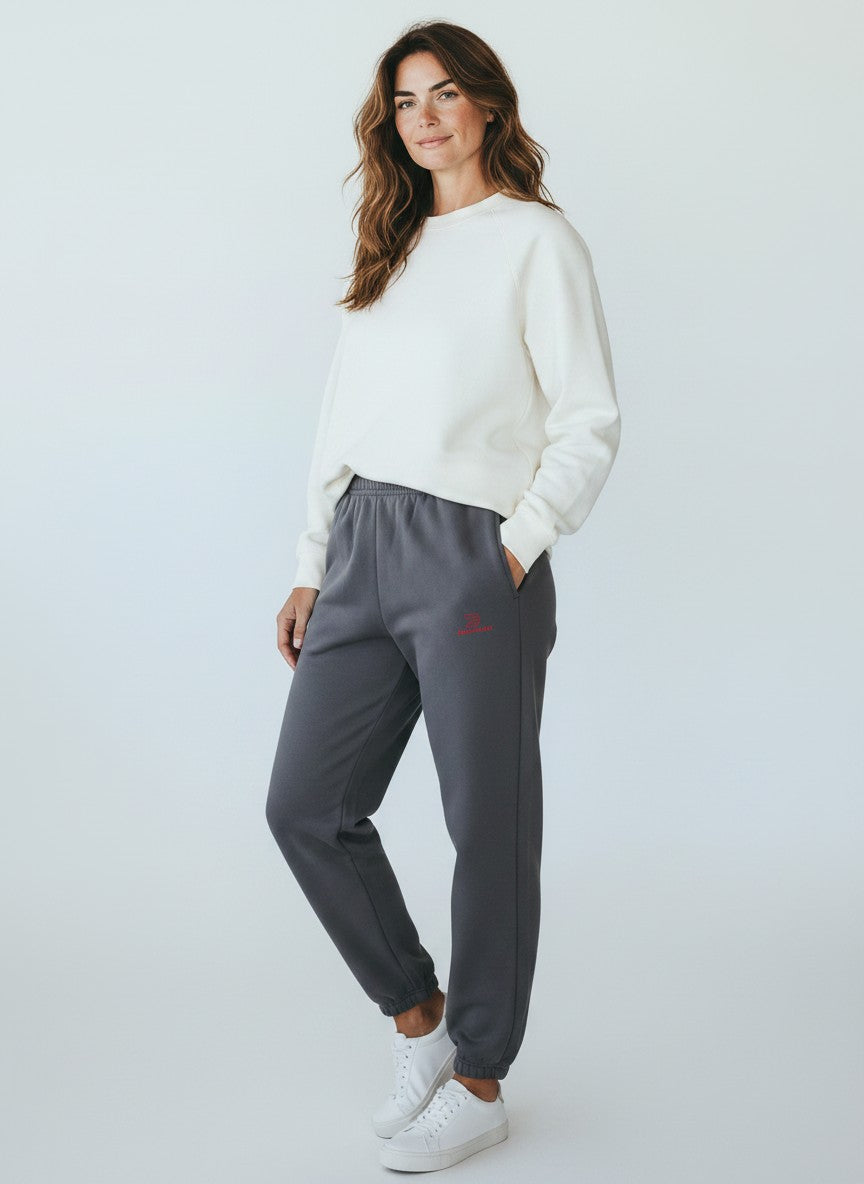 BeachBodyz® dark grey fluffy oversized jogginghose with red logo embroidery. Comfortable streetwear for men and women.