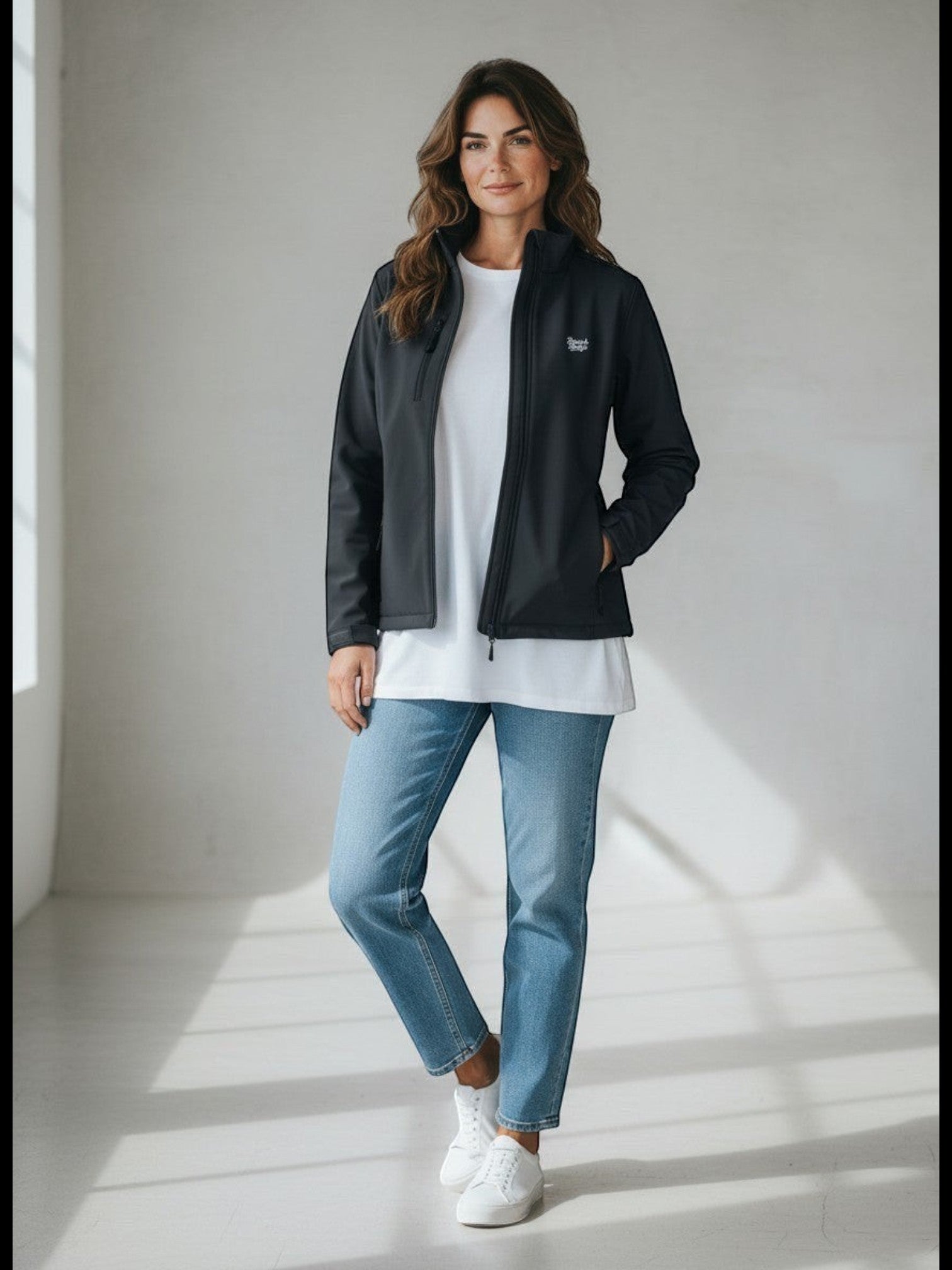BeachBodyz® dark grey softshell jacket for men and women, wind and water-repellent with zip pockets and embroidered logo.