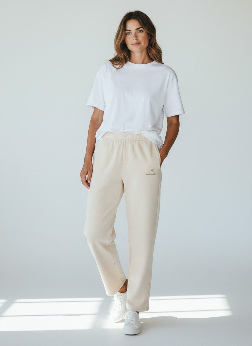 BeachBodyz® Original Hauszeichen light beige cotton blend jogging pants with subtle logo.