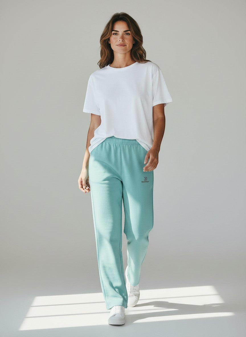 BeachBodyz® light blue cotton-blend unisex jogginghose with elastic waistband and side pockets.