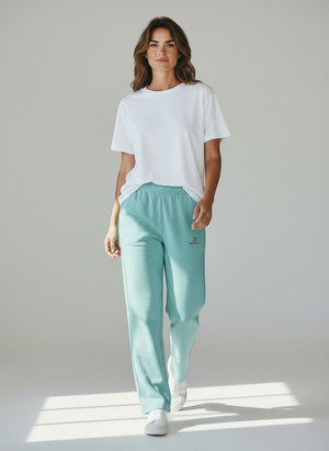 BeachBodyz® light blue cotton-blend unisex jogginghose with elastic waistband and side pockets.
