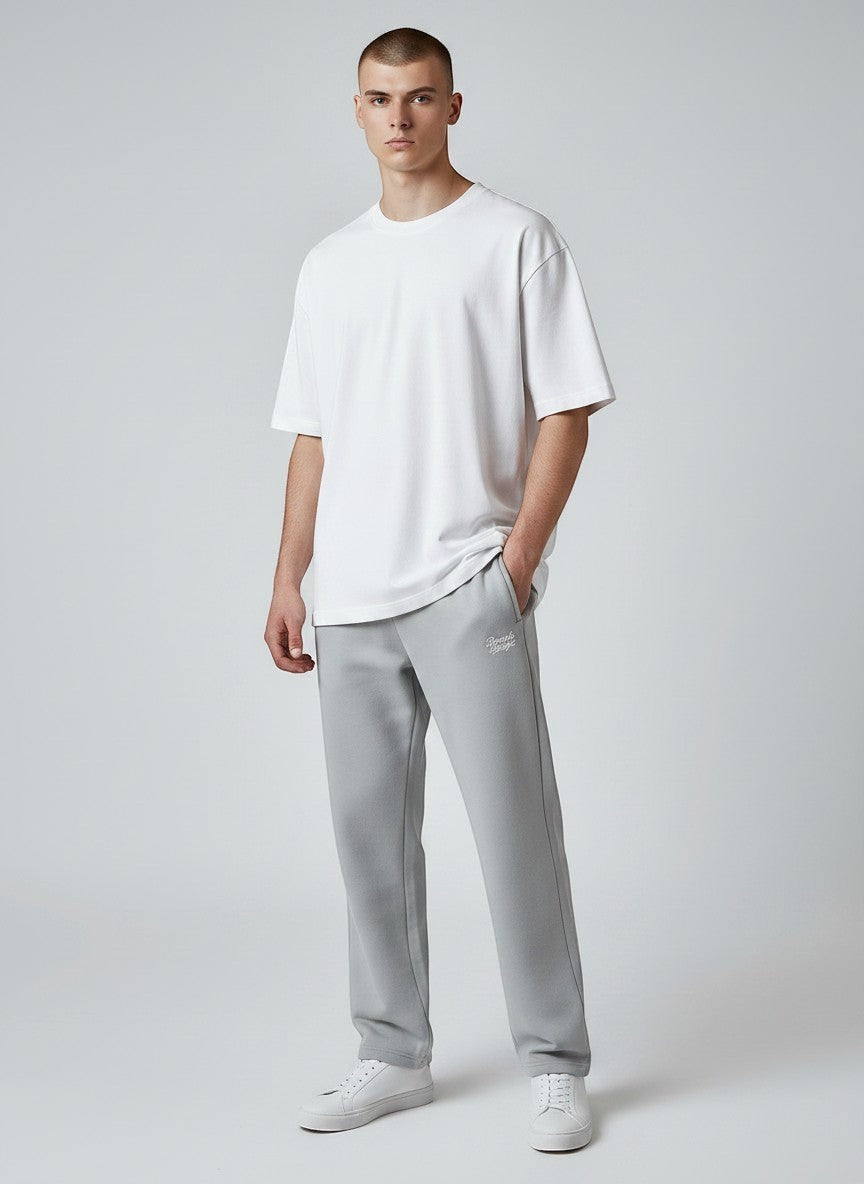 BeachBodyz® light grey cotton blend jogginghose with embroidered logo and elastic waistband. Comfortable streetwear style.