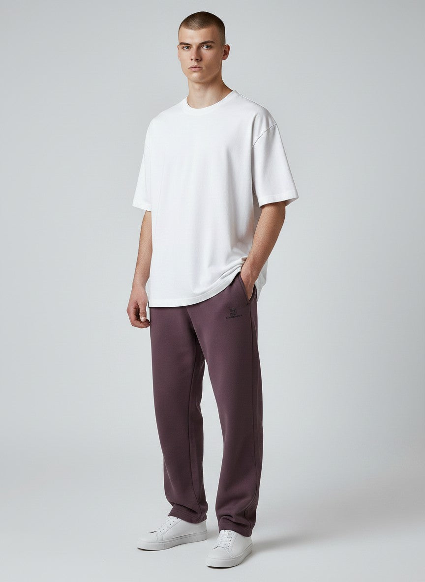 BeachBodyz® plum purple oversized fluffy jogginghose with elastic waistband and cuffs, made from soft cotton-polyester blend.