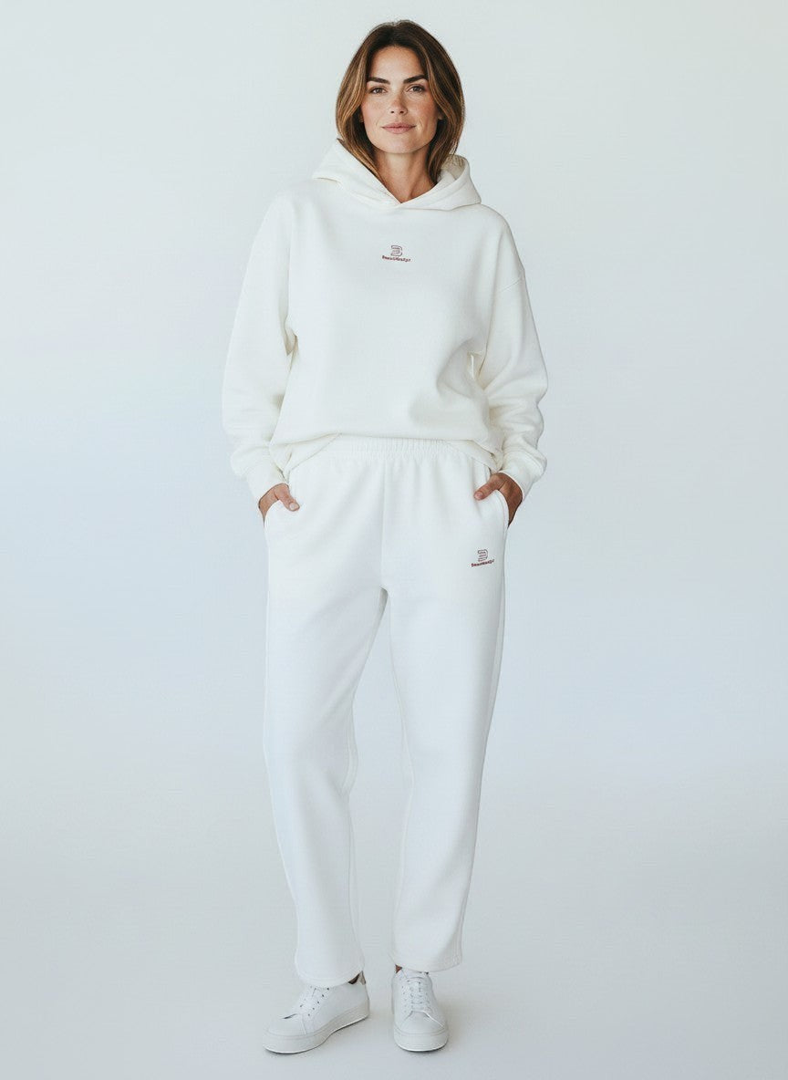 BeachBodyz® white cotton-blend essential sport jogginghose with elastic waistband and side pockets.