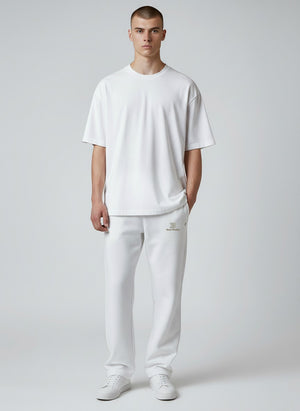 BeachBodyz® white fluffy oversized jogginghose with elastic waistband and drawstring. Comfortable streetwear pants.